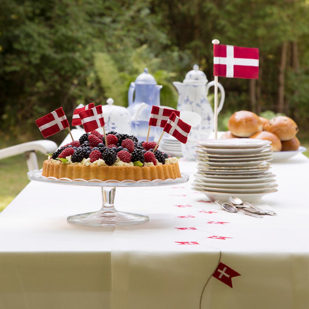 Bordflagstang I Træ Med Dannebrogsflag - Bordflag Fra Langkilde & Søn